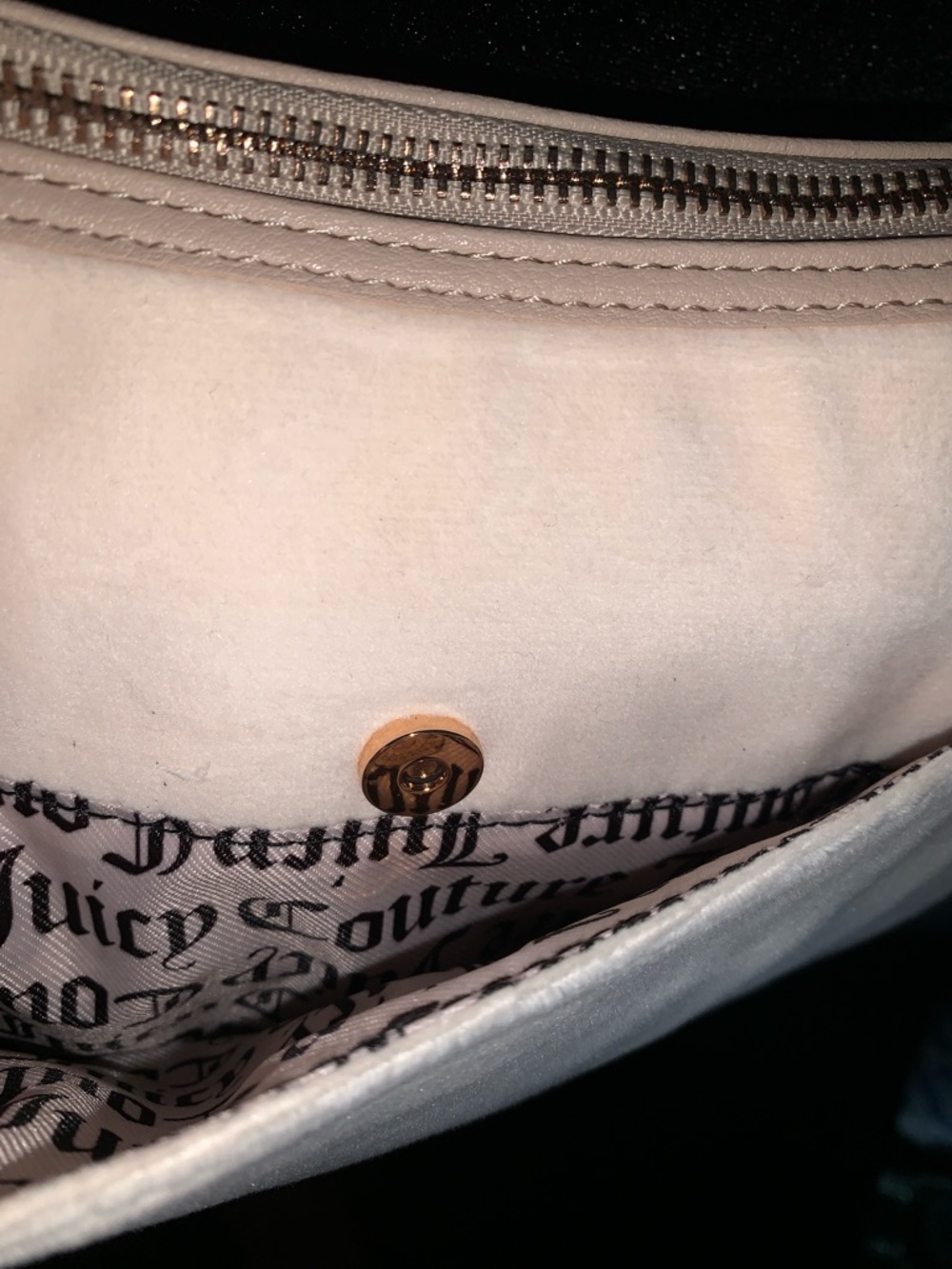 ๐- Juicy Couture Soft White Shoulder Bag with Gold Embroidered Crest - Picture 11 of 14